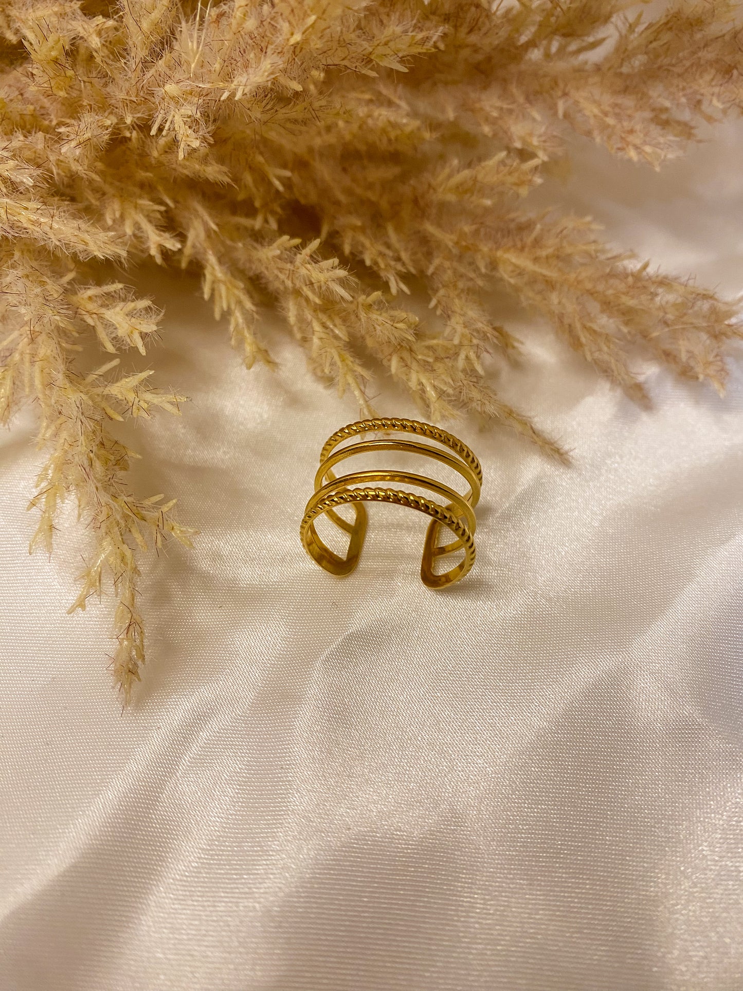 Fiorella ring