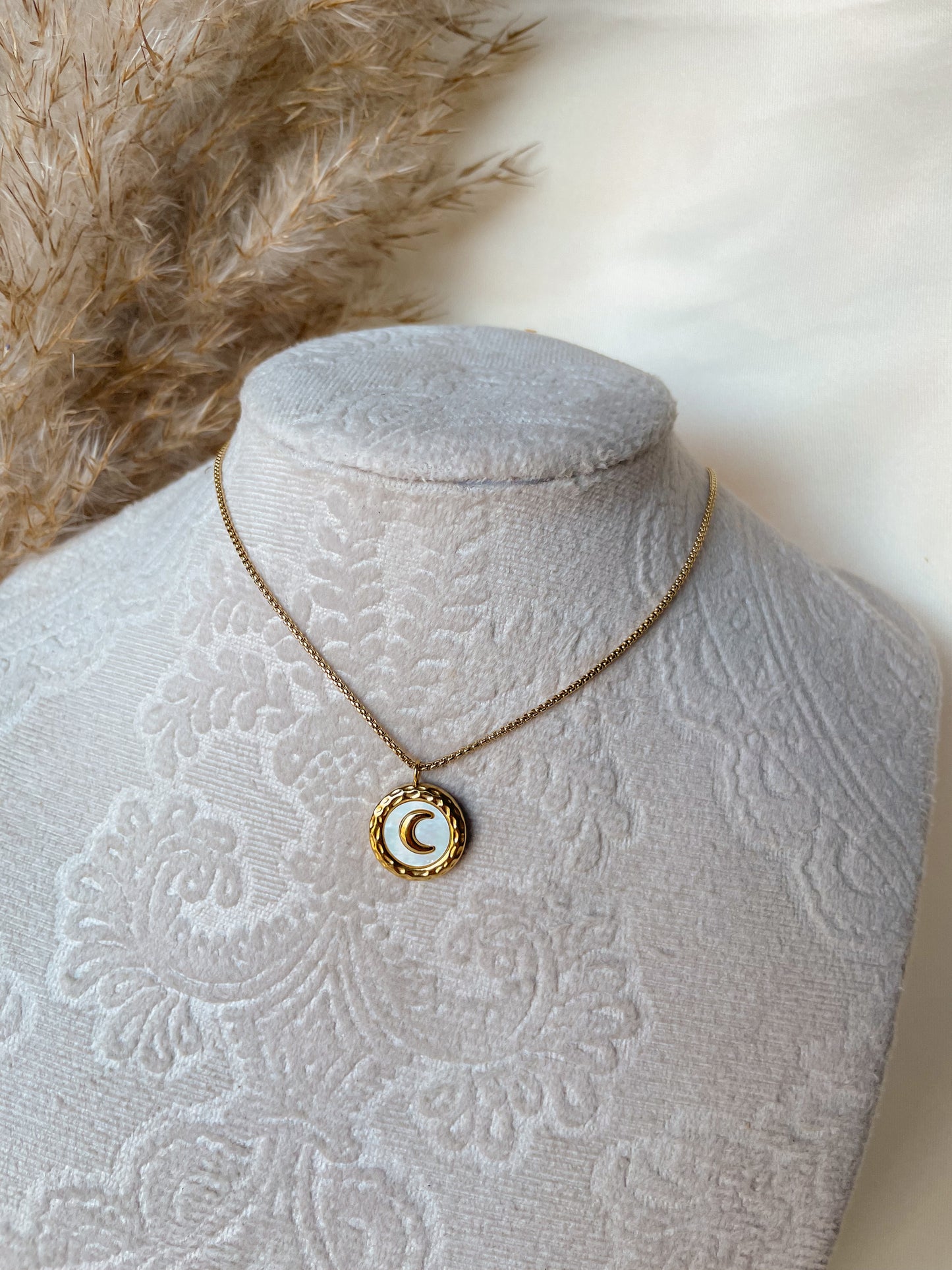 White moon necklace