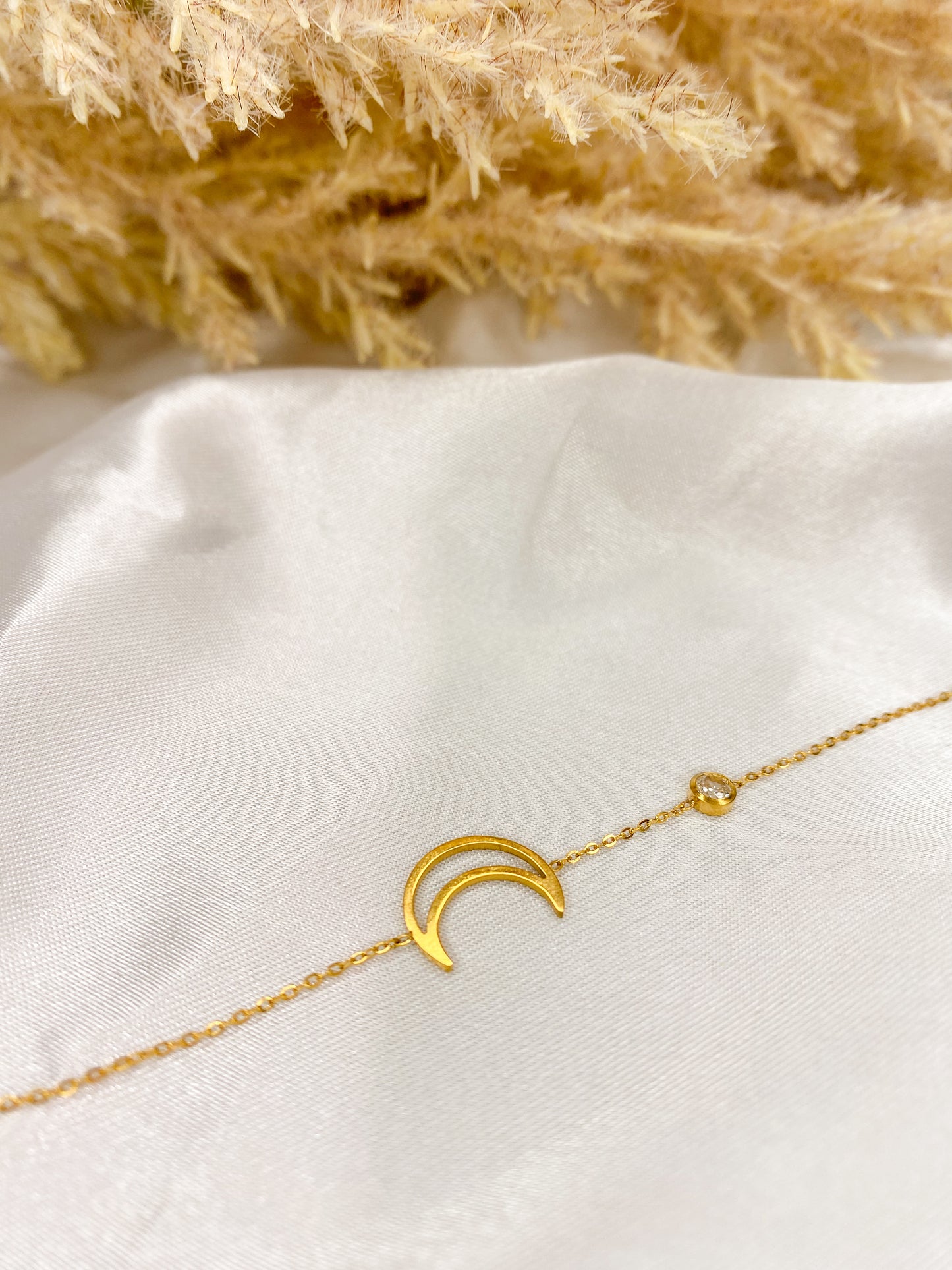 Media luna bracelet