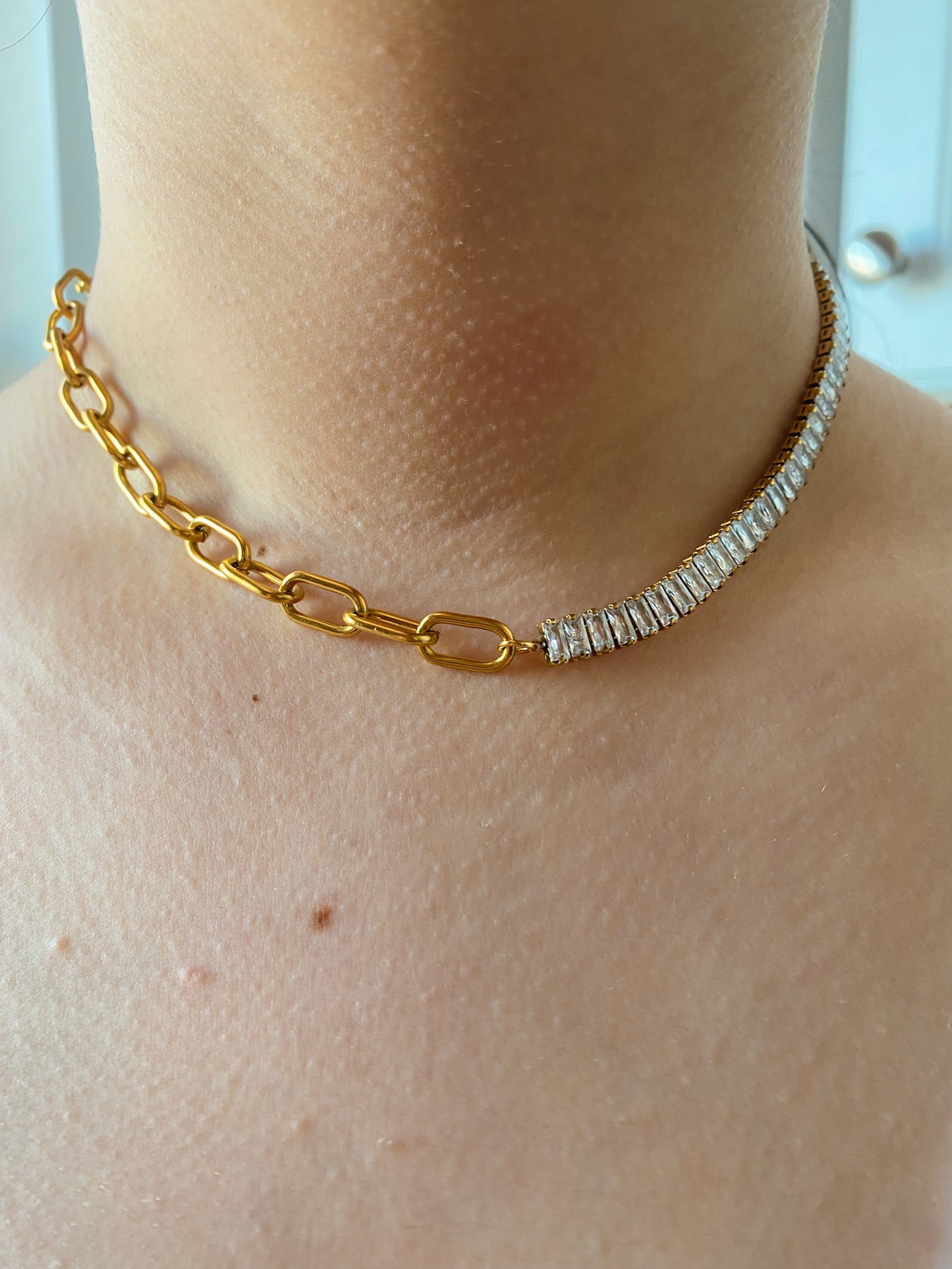 KRYSTAL CHOKER NECKLACE
