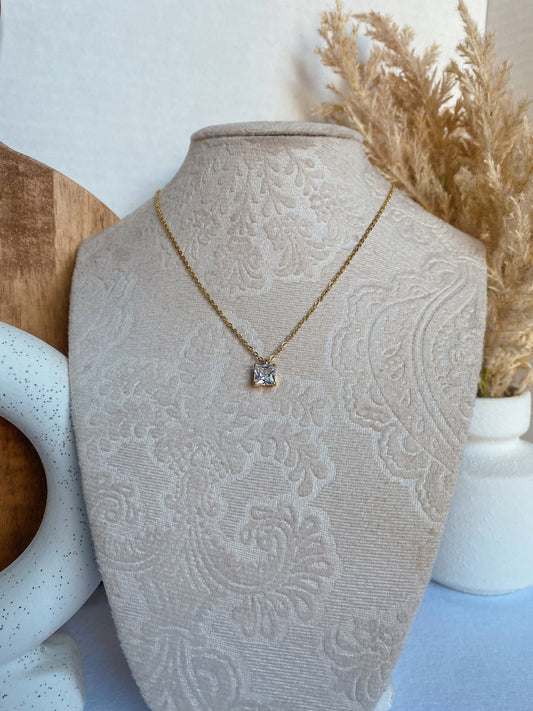 FATIMA WHITE NECKLACE