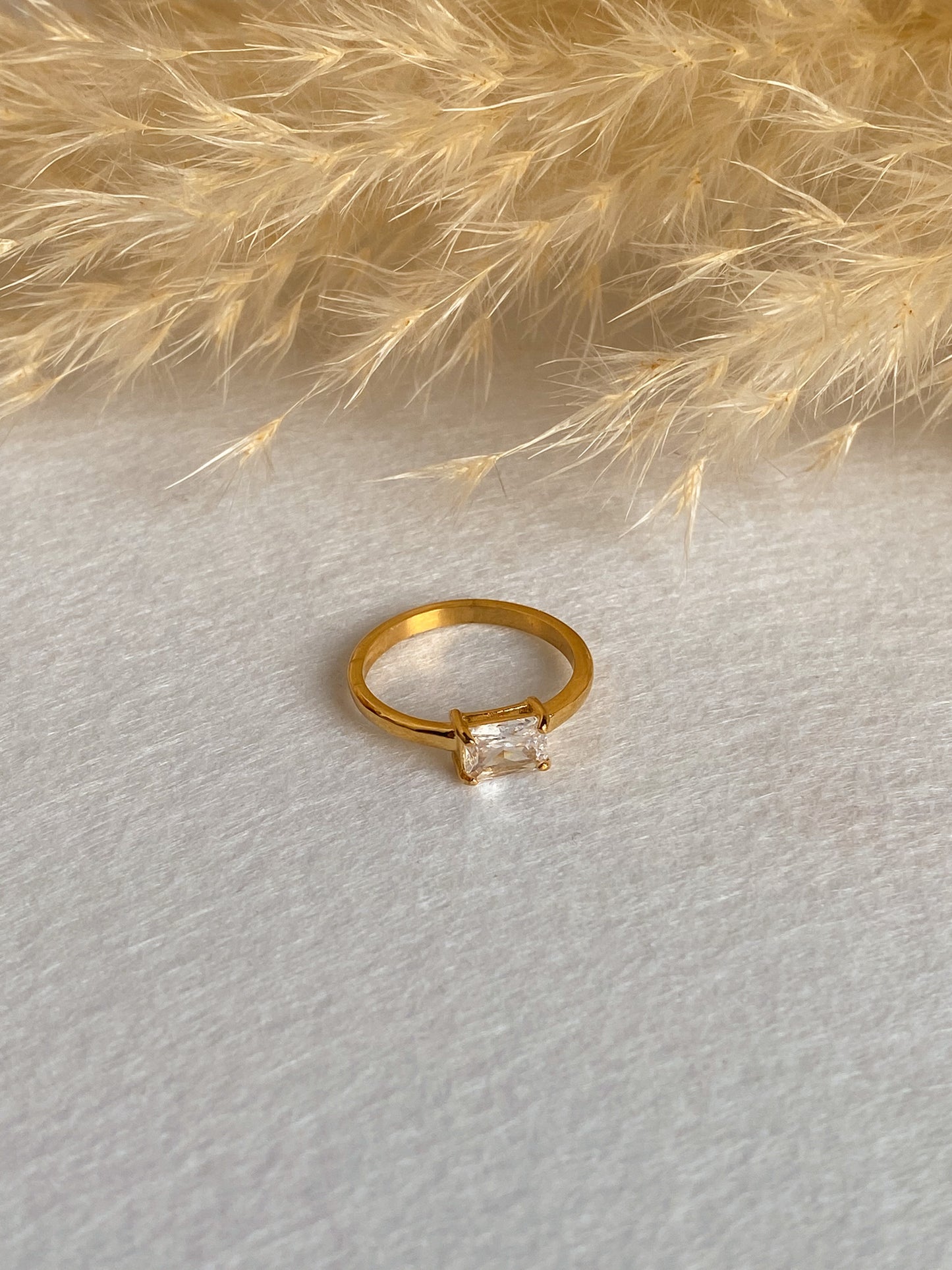 Zaira ring